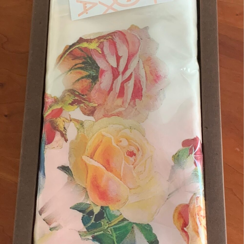 ZhuoXia silk floral design scarf/shawl with silk closures NIB